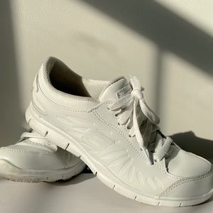 Skechers Sneakers: RelaxedFIT, slip resistant